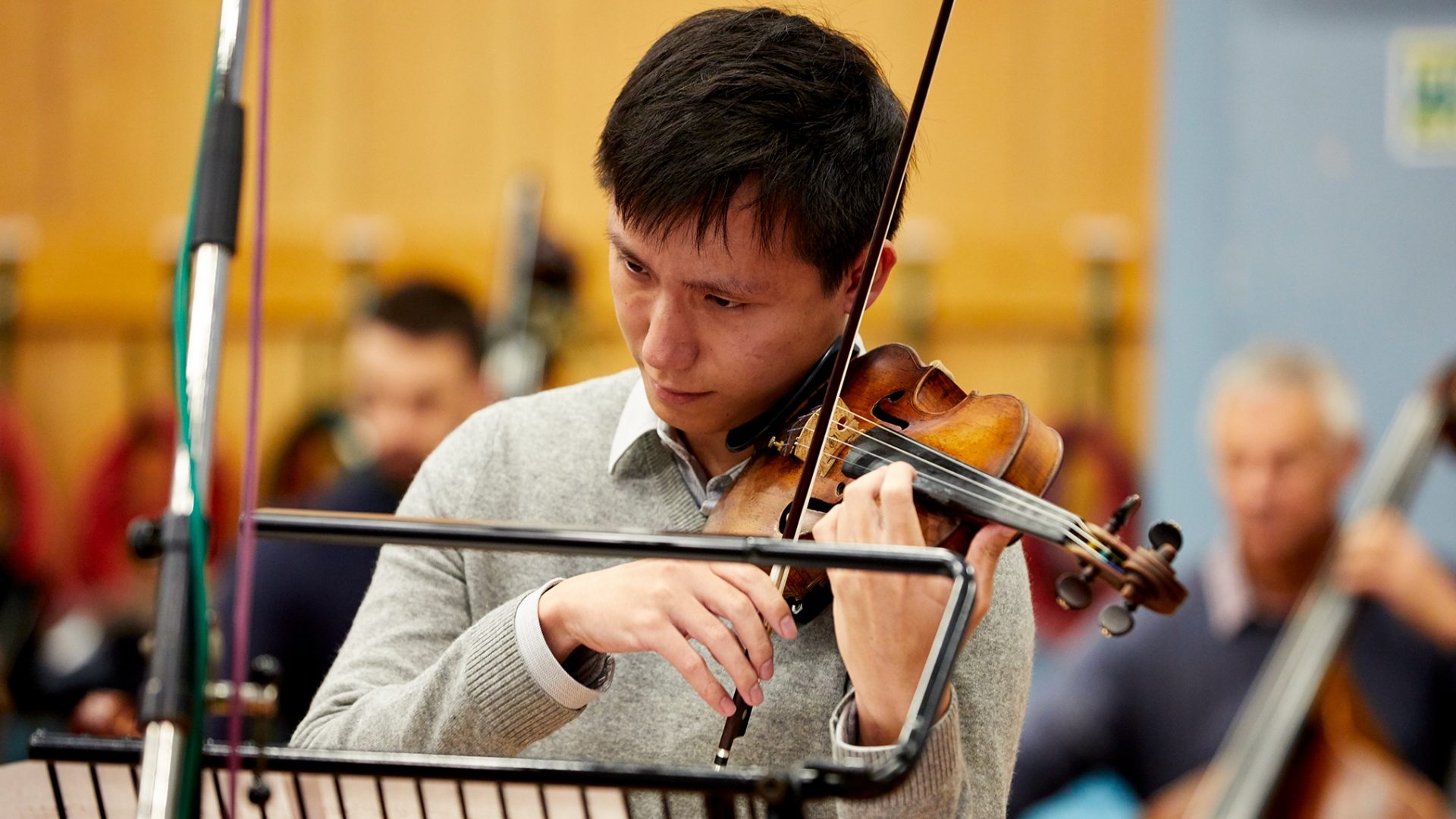 Violinist Jun Hong Loh with London Philharmonic Orchestra