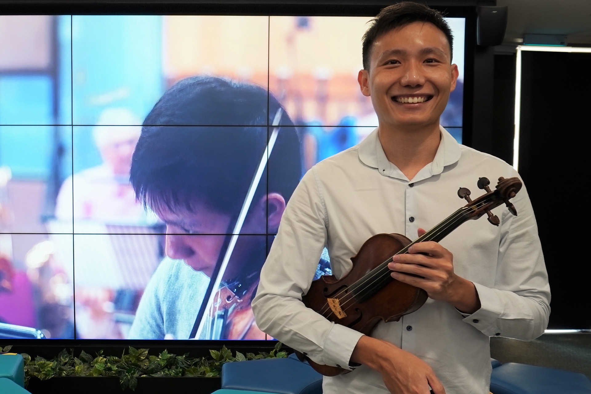 Solo Violinist Loh Jun Hong